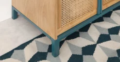 Armario doble Reema – Roble natural y mimbre