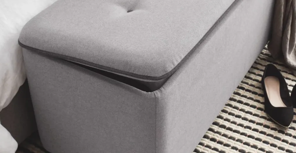 Banco con almacenaje tapizado Burcot – Gris en contraste