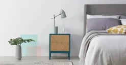 Mesa de noche Mera – Roble y azul cerceta