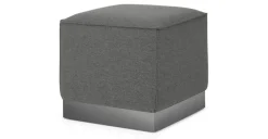Puf Cuadrado Hetherington – Gris con Base Níquel
